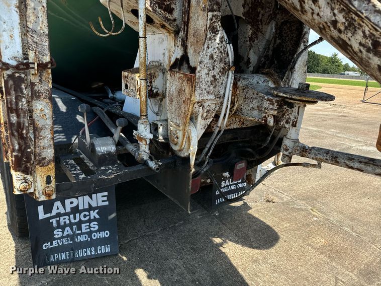 image for item EE7565 1987 Mack ready mix truck