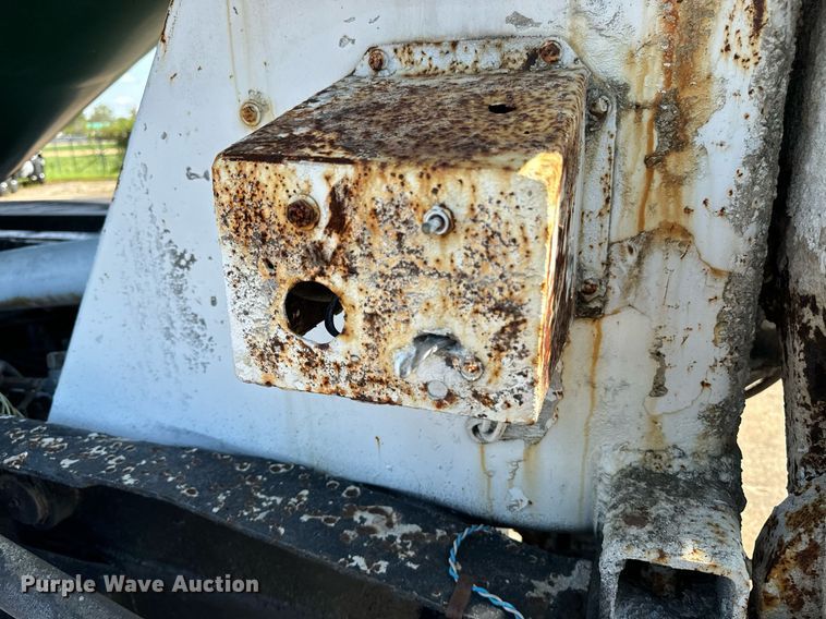 image for item EE7565 1987 Mack ready mix truck