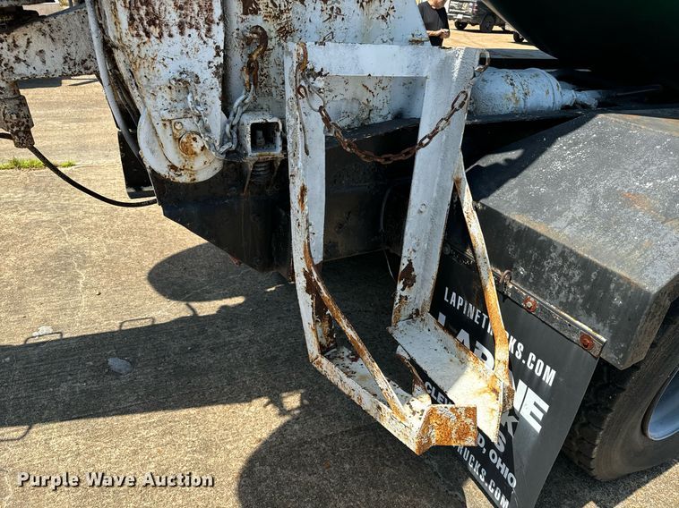 image for item EE7565 1987 Mack ready mix truck