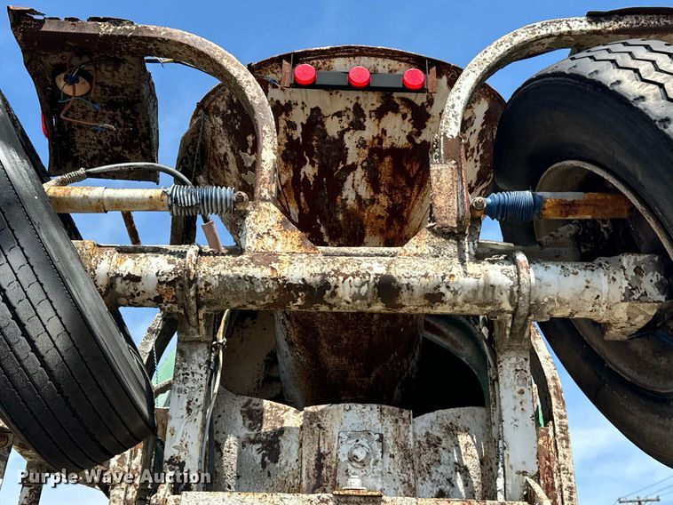 image for item EE7565 1987 Mack ready mix truck