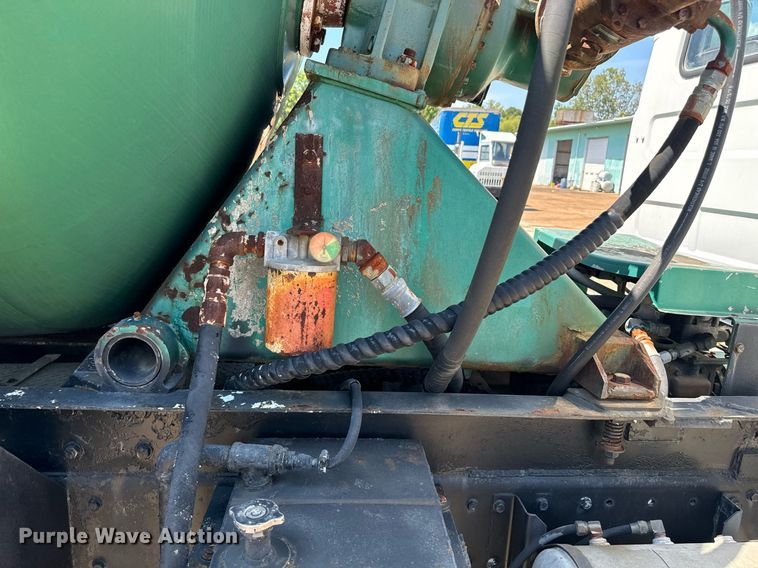 image for item EE7565 1987 Mack ready mix truck