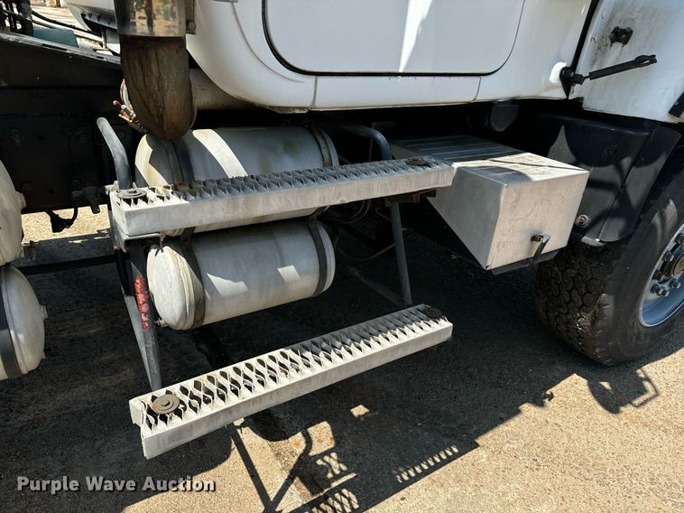 image for item EE7565 1987 Mack ready mix truck