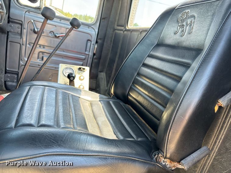 image for item EE7565 1987 Mack ready mix truck