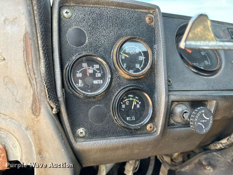 image for item EE7565 1987 Mack ready mix truck