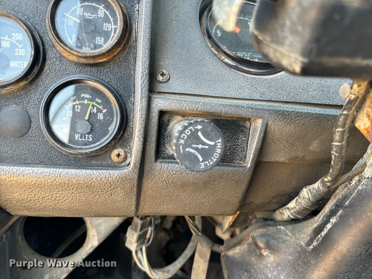 image for item EE7565 1987 Mack ready mix truck