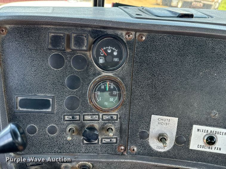 image for item EE7565 1987 Mack ready mix truck