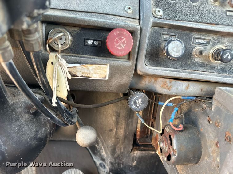 image for item EE7565 1987 Mack ready mix truck