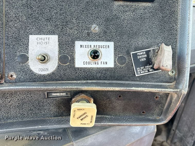 image for item EE7565 1987 Mack ready mix truck