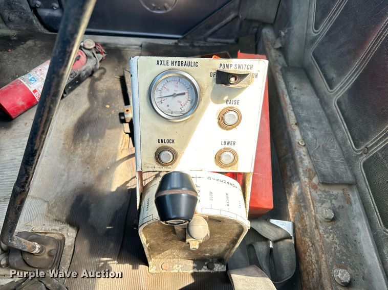 image for item EE7565 1987 Mack ready mix truck