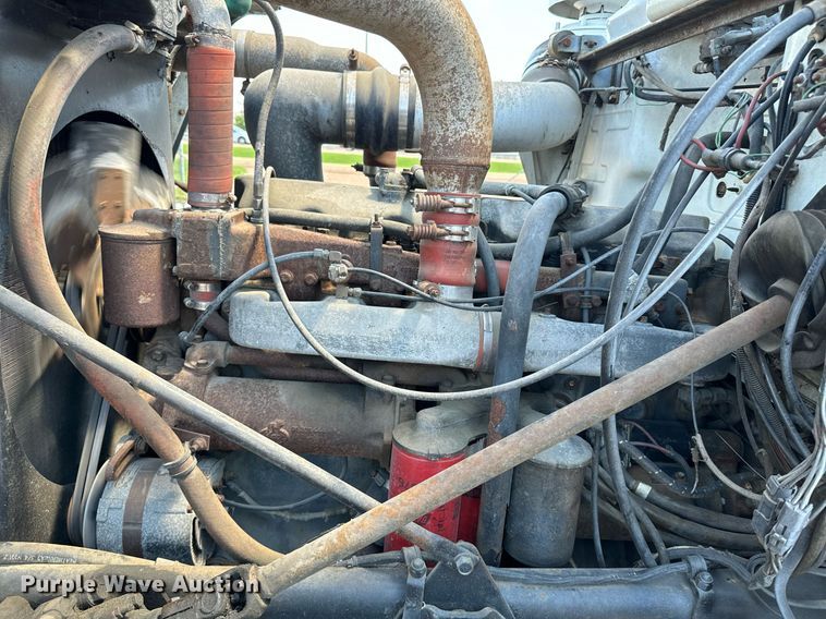image for item EE7565 1987 Mack ready mix truck