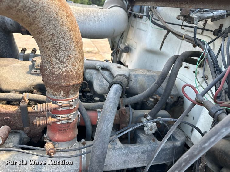 image for item EE7565 1987 Mack ready mix truck