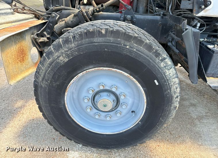 image for item EE7565 1987 Mack ready mix truck