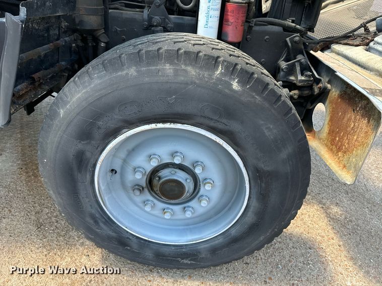 image for item EE7565 1987 Mack ready mix truck