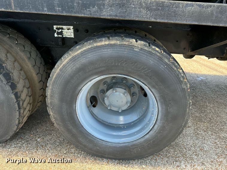 image for item EE7565 1987 Mack ready mix truck