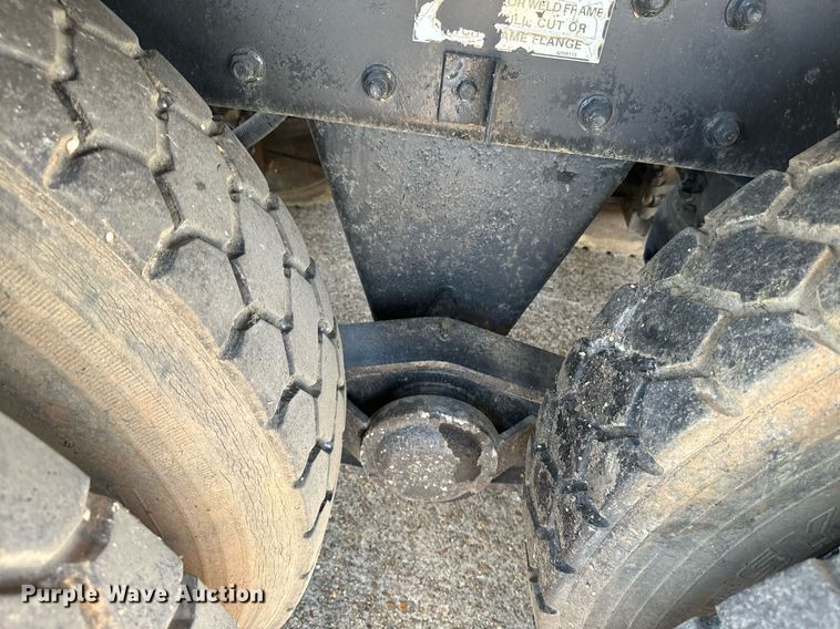 image for item EE7565 1987 Mack ready mix truck