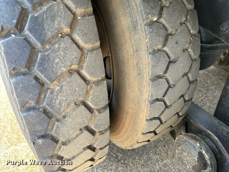 image for item EE7565 1987 Mack ready mix truck