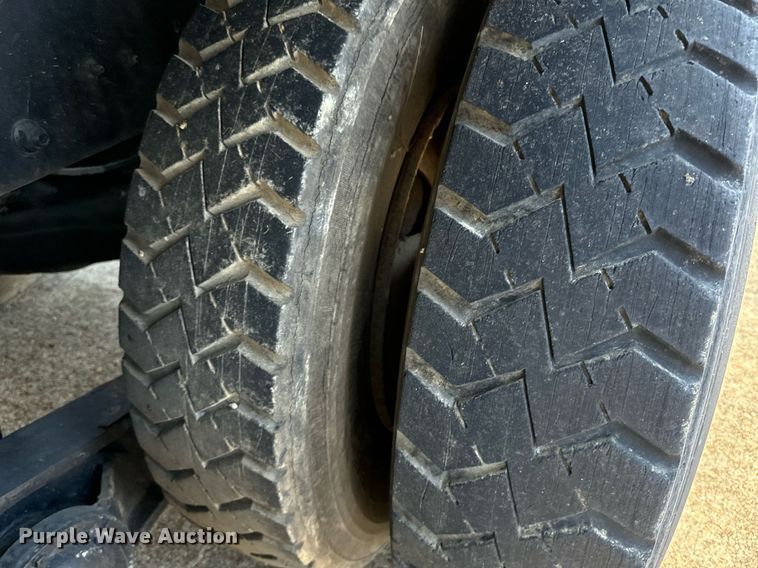 image for item EE7565 1987 Mack ready mix truck