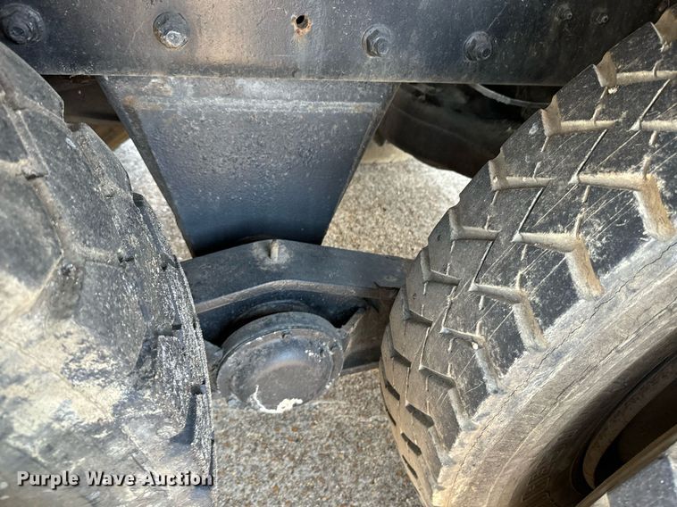 image for item EE7565 1987 Mack ready mix truck