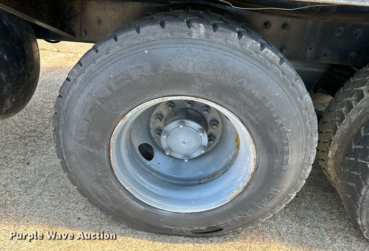 image for item EE7565 1987 Mack ready mix truck