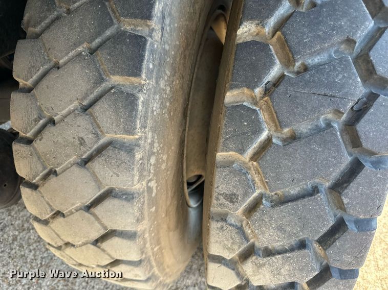 image for item EE7565 1987 Mack ready mix truck