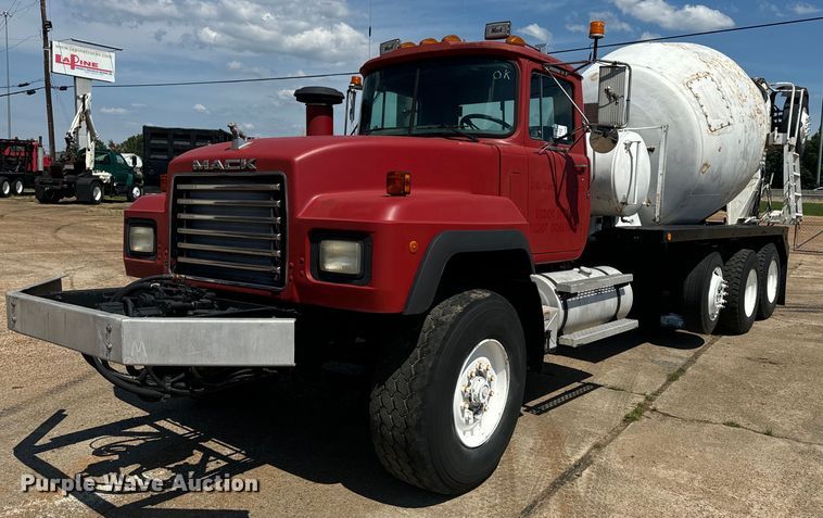 image for item EE7566 1997 Mack ready mix truck
