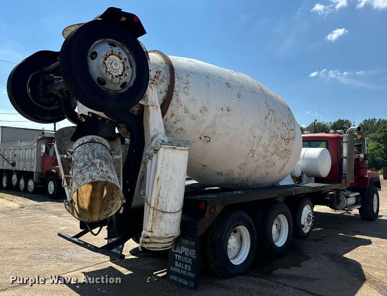 image for item EE7566 1997 Mack ready mix truck