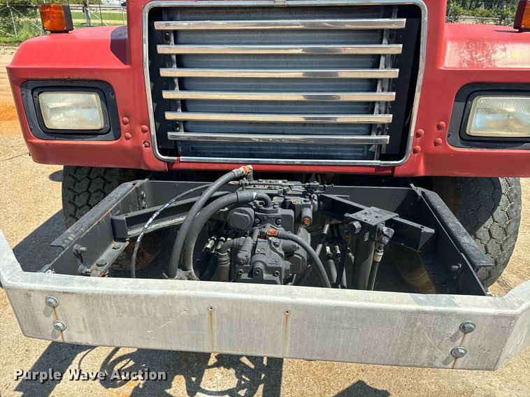 image for item EE7566 1997 Mack ready mix truck