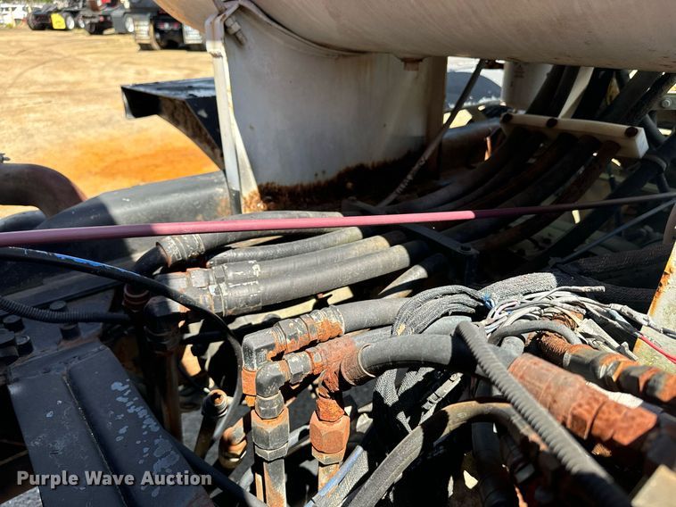 image for item EE7566 1997 Mack ready mix truck