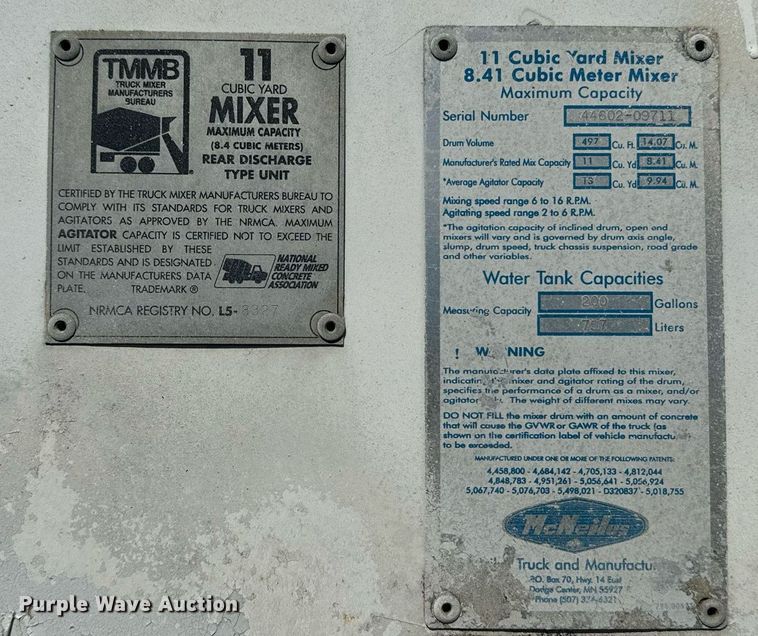 image for item EE7566 1997 Mack ready mix truck