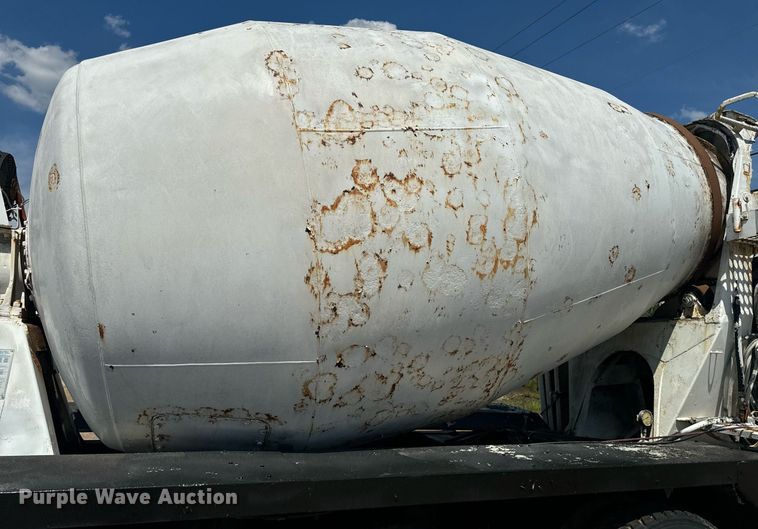 image for item EE7566 1997 Mack ready mix truck