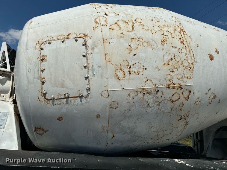 image for item EE7566 1997 Mack ready mix truck