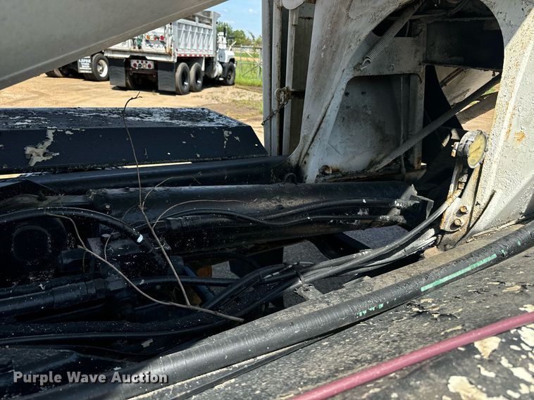 image for item EE7566 1997 Mack ready mix truck