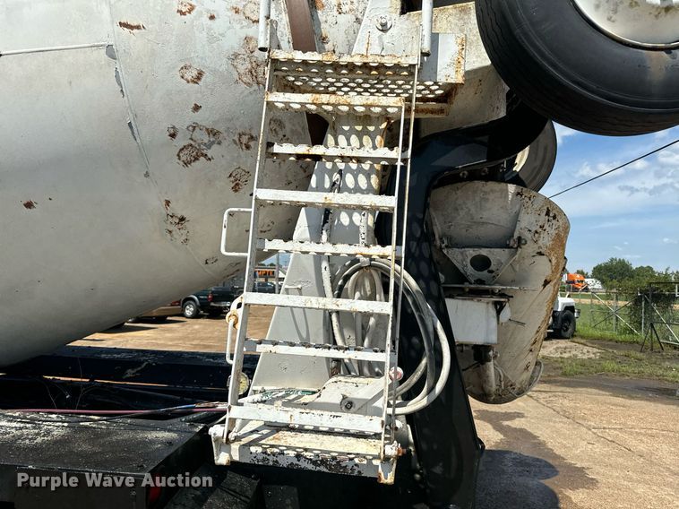 image for item EE7566 1997 Mack ready mix truck