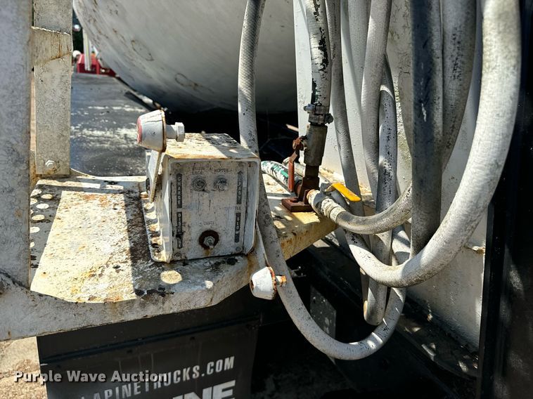 image for item EE7566 1997 Mack ready mix truck