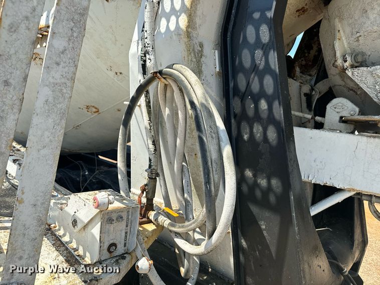 image for item EE7566 1997 Mack ready mix truck