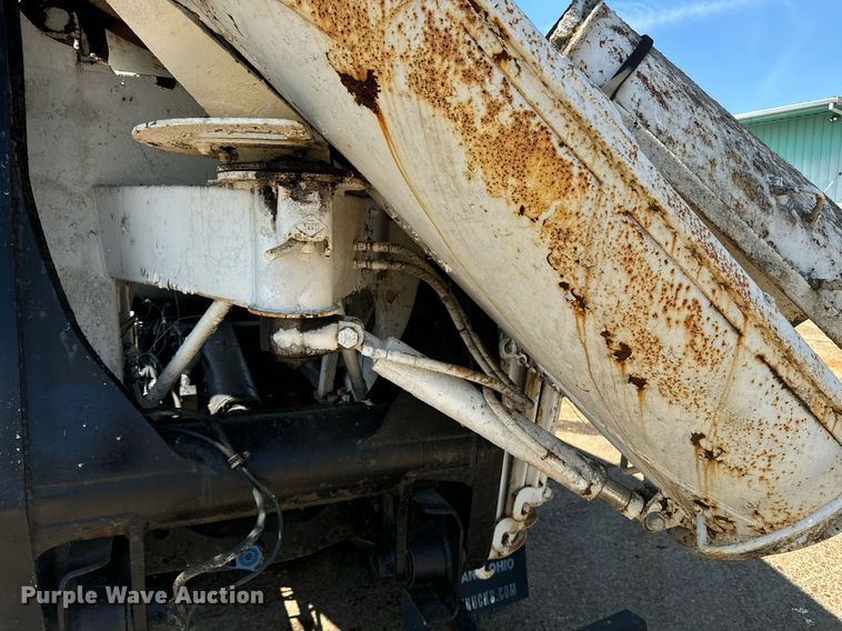 image for item EE7566 1997 Mack ready mix truck