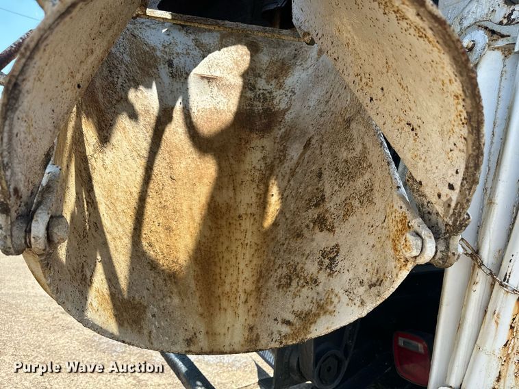 image for item EE7566 1997 Mack ready mix truck