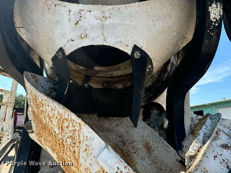 image for item EE7566 1997 Mack ready mix truck