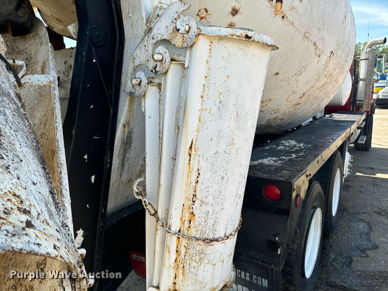 image for item EE7566 1997 Mack ready mix truck