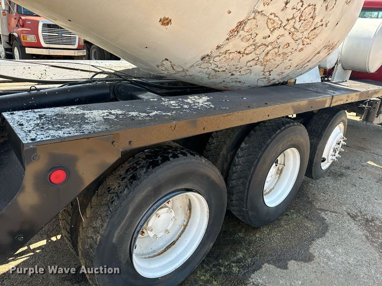 image for item EE7566 1997 Mack ready mix truck