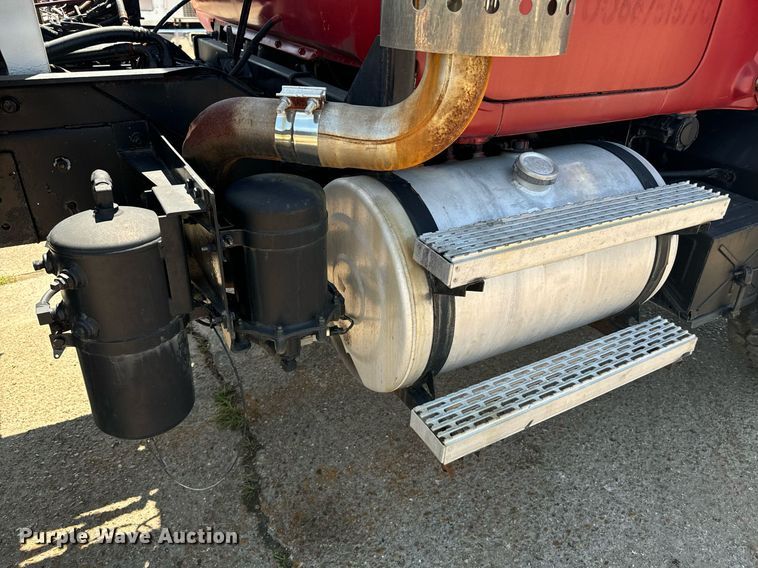 image for item EE7566 1997 Mack ready mix truck