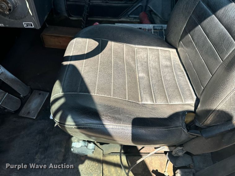 image for item EE7566 1997 Mack ready mix truck