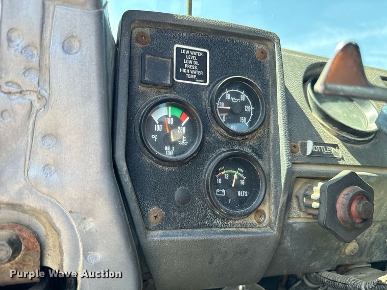 image for item EE7566 1997 Mack ready mix truck