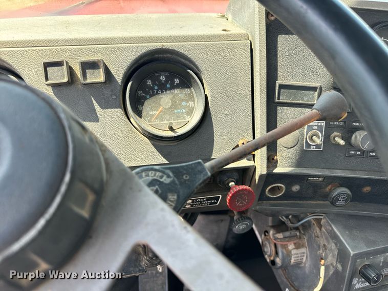 image for item EE7566 1997 Mack ready mix truck