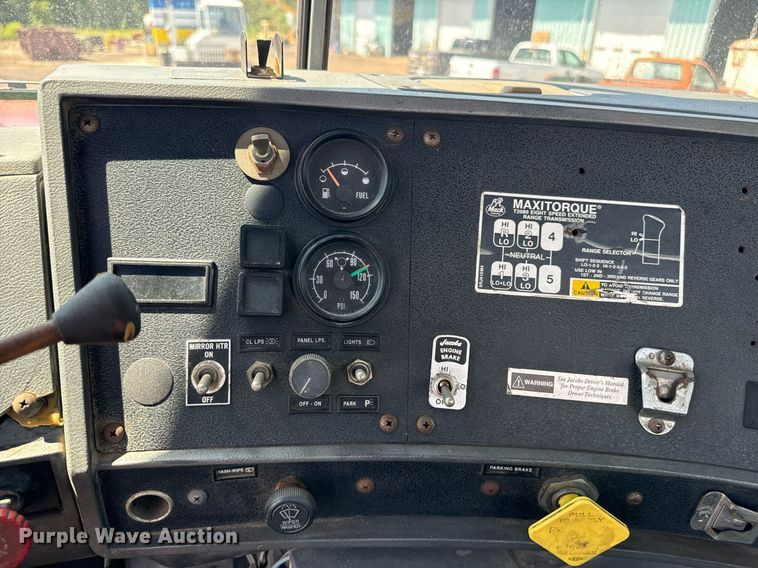 image for item EE7566 1997 Mack ready mix truck