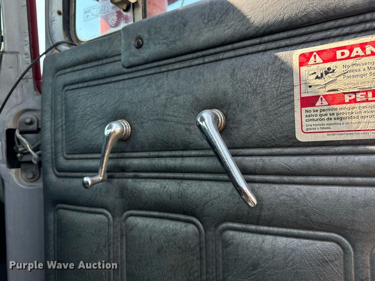 image for item EE7566 1997 Mack ready mix truck