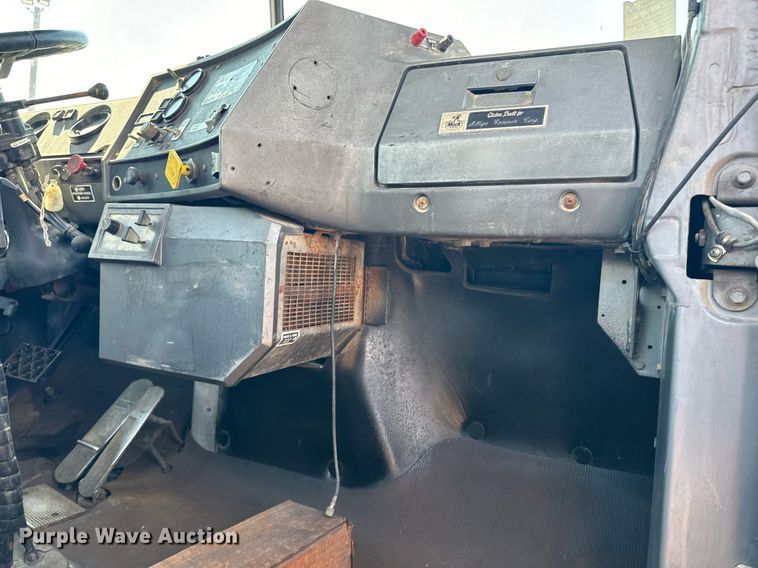 image for item EE7566 1997 Mack ready mix truck