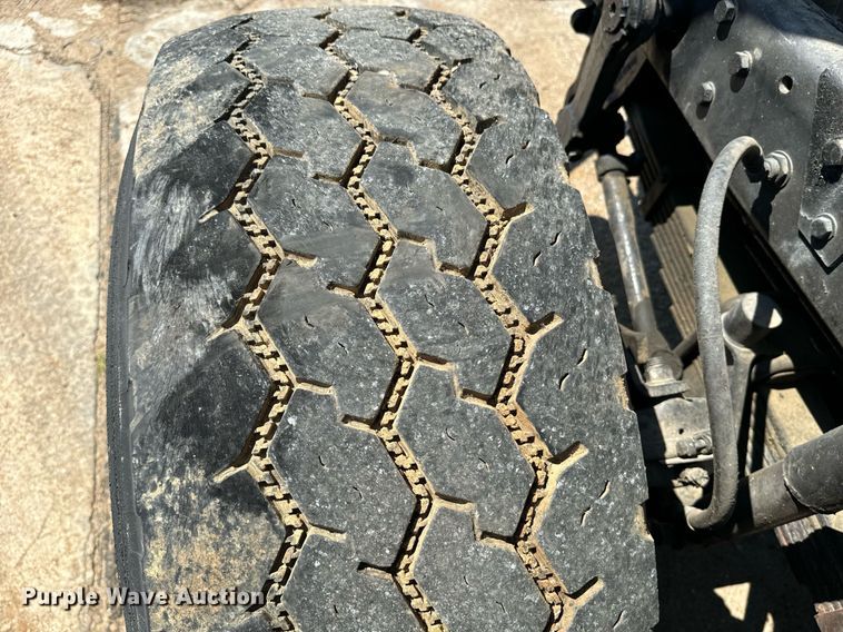 image for item EE7566 1997 Mack ready mix truck