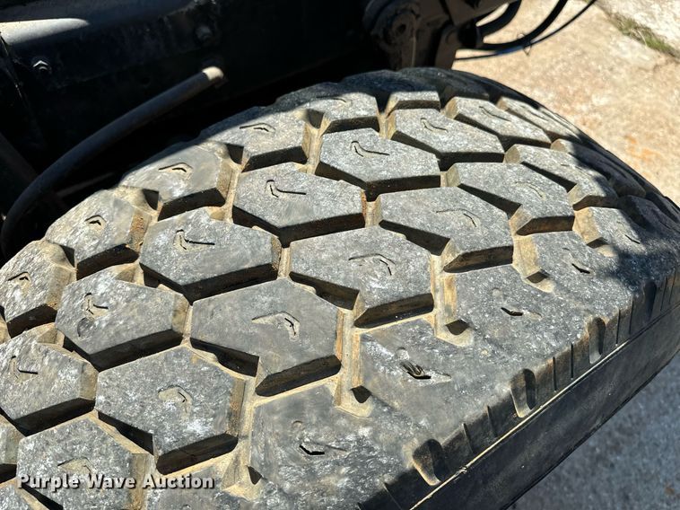 image for item EE7566 1997 Mack ready mix truck