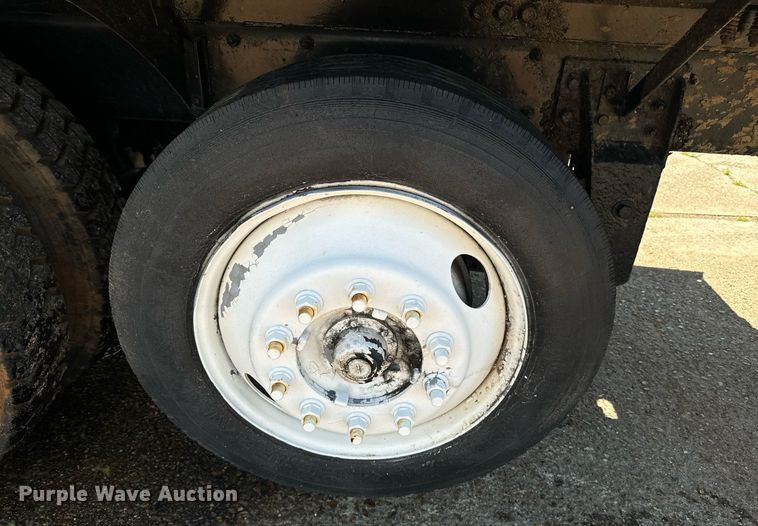 image for item EE7566 1997 Mack ready mix truck